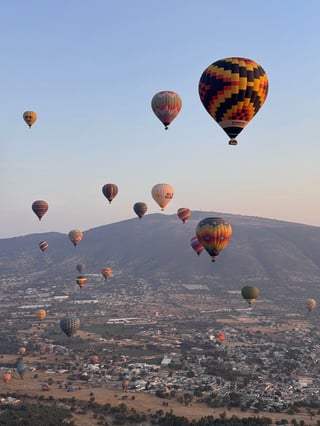 Globos al amanecer